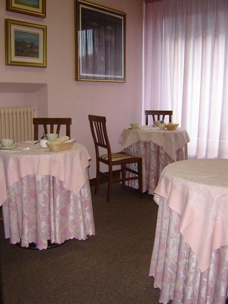 Hotel Meuble Moderno Laveno-Mombello Εξωτερικό φωτογραφία