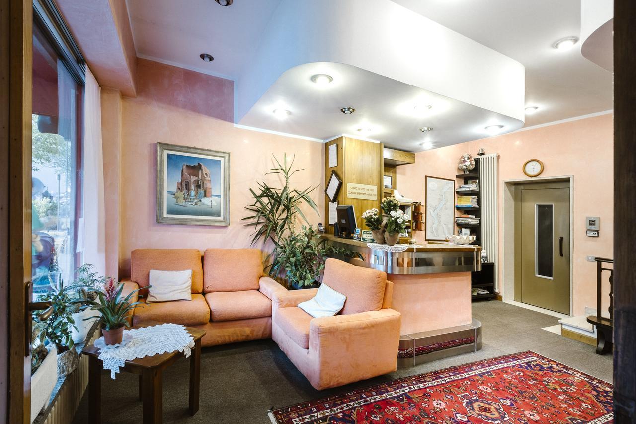 Hotel Meuble Moderno Laveno-Mombello Εξωτερικό φωτογραφία