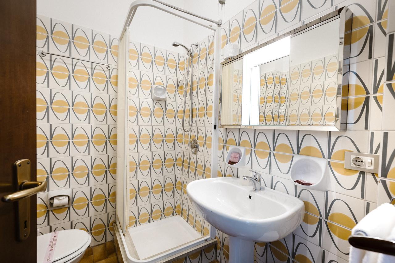 Hotel Meuble Moderno Laveno-Mombello Εξωτερικό φωτογραφία