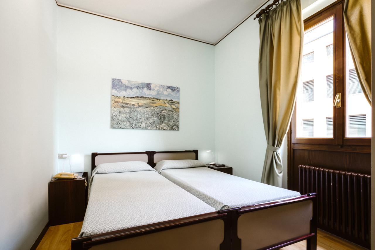 Hotel Meuble Moderno Laveno-Mombello Εξωτερικό φωτογραφία