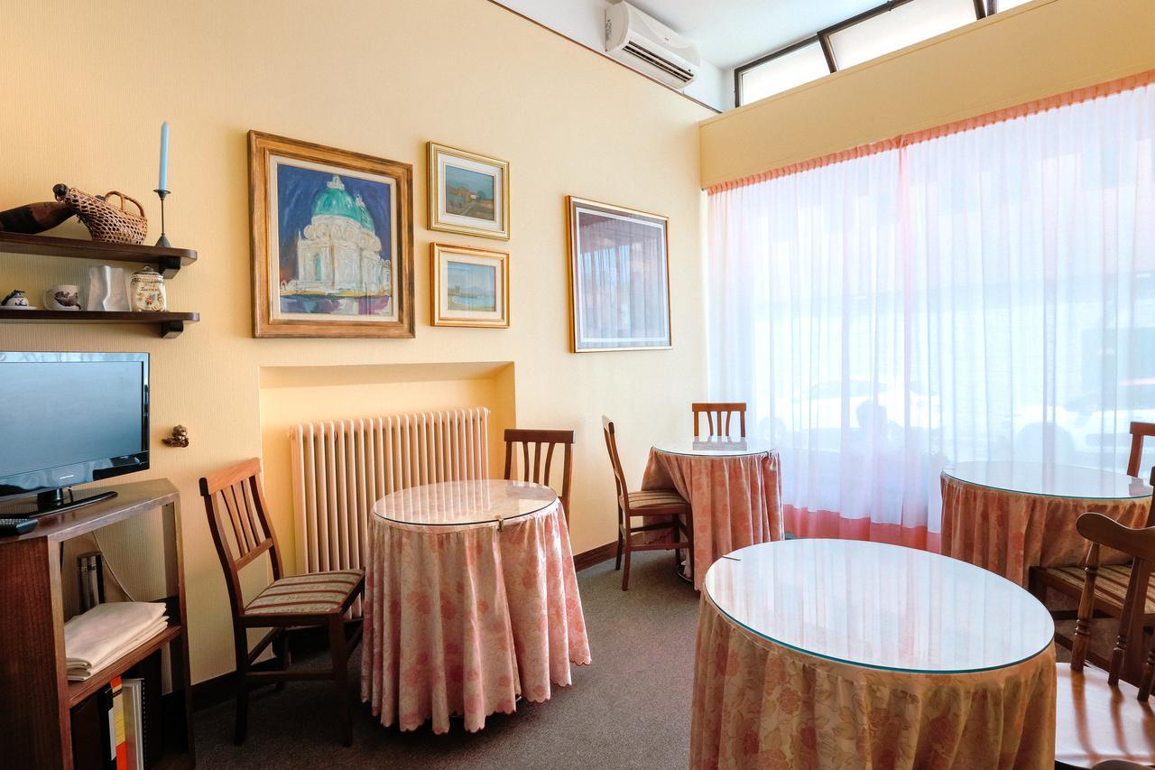 Hotel Meuble Moderno Laveno-Mombello Εξωτερικό φωτογραφία
