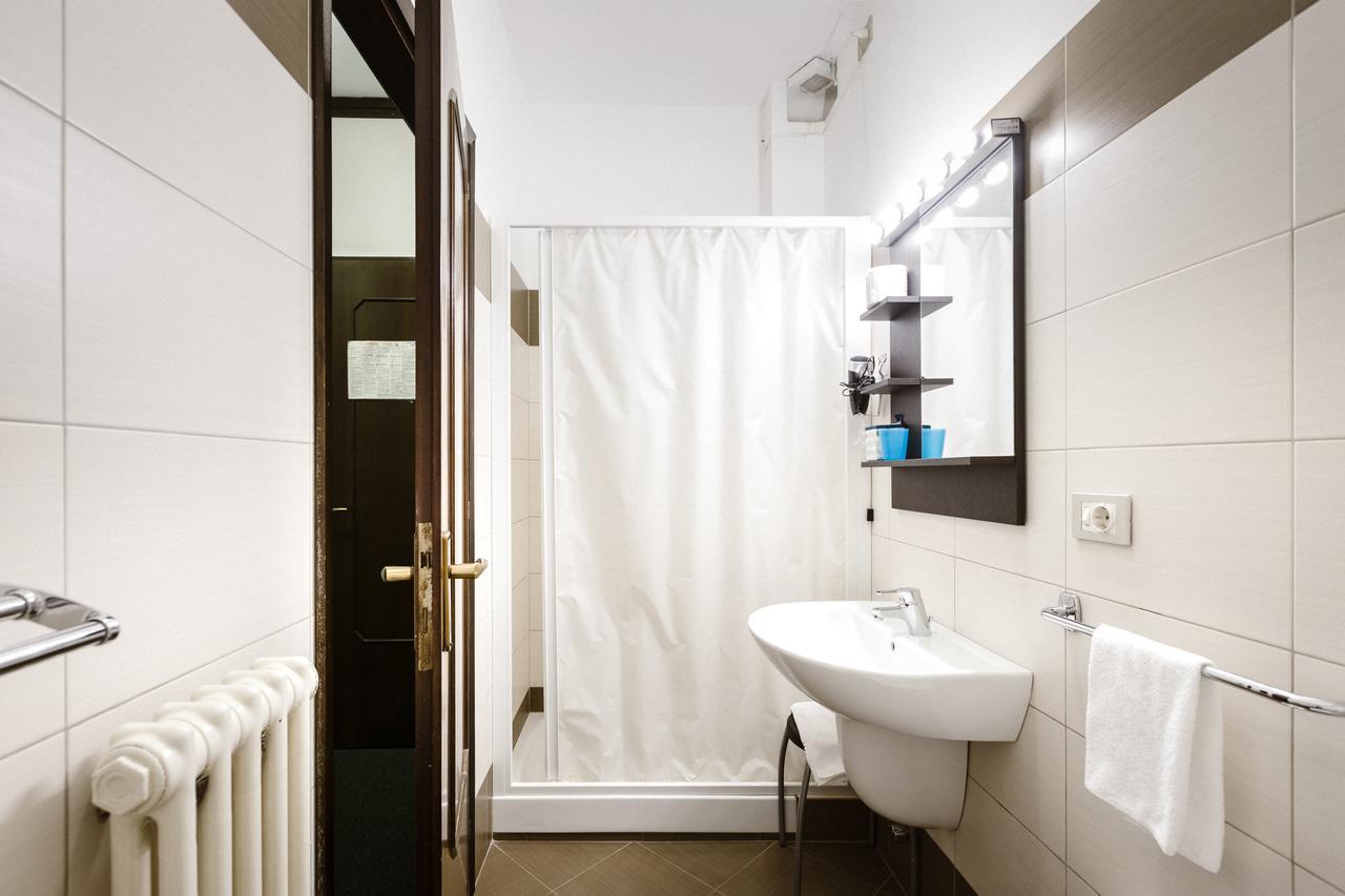Hotel Meuble Moderno Laveno-Mombello Εξωτερικό φωτογραφία