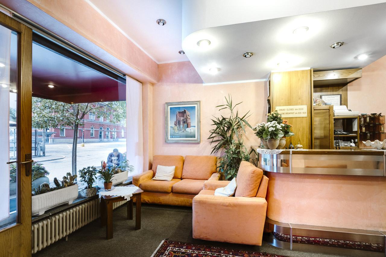 Hotel Meuble Moderno Laveno-Mombello Εξωτερικό φωτογραφία