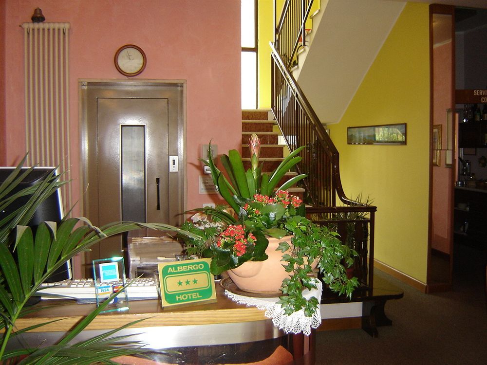 Hotel Meuble Moderno Laveno-Mombello Εξωτερικό φωτογραφία